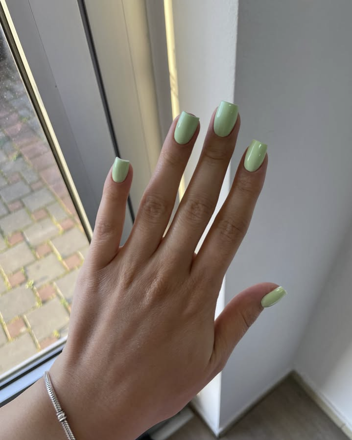 Pastel pistachio green short square nails